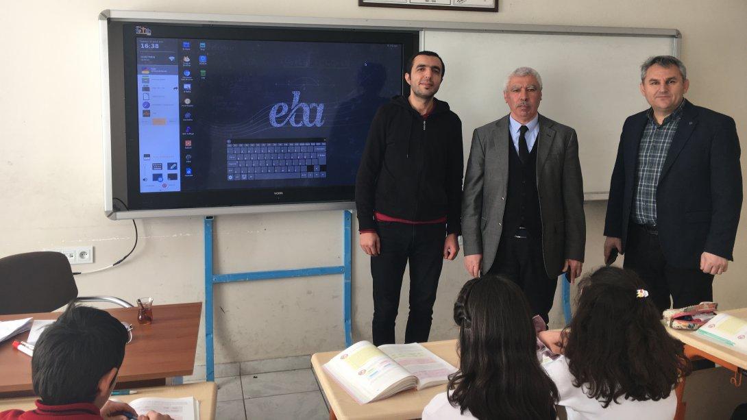İlçe Milli Eğitim Müdürümüz Ahmet DAĞISTAN Boztepe Ortaokuluna Yeni Takılan Akıllı Tahtaları inceledi.