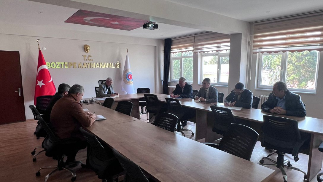 İlçe Milli Eğitim Müdürümüz Ahmet DAĞISTAN'ın Başkanlığında Okul ve Kurum Müdürlerinin Katılımıyla Müdürler Kurulu toplantısı yapıldı.