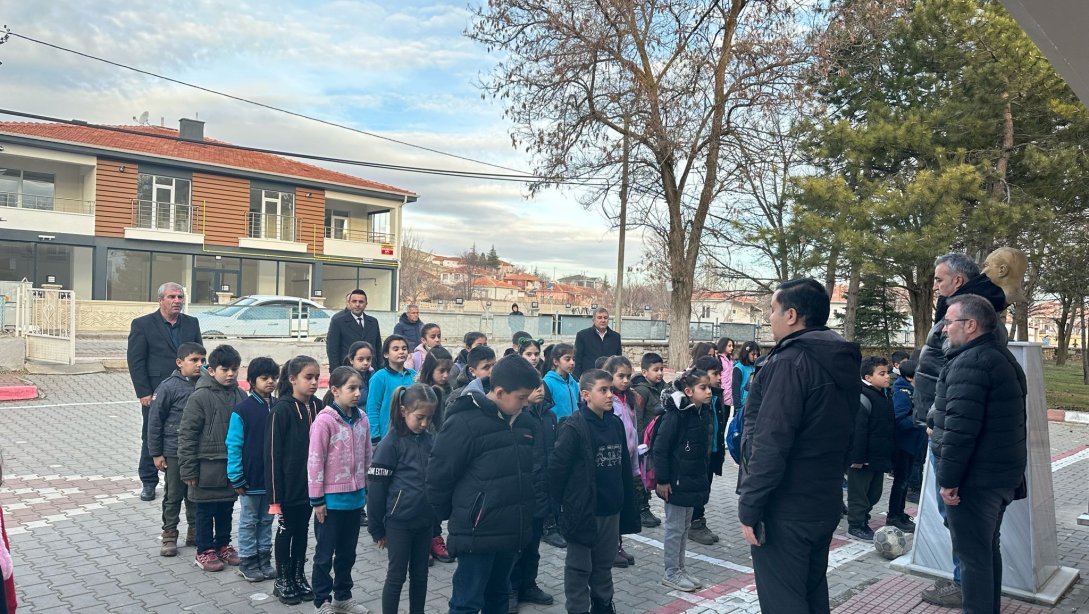 6 Şubat Depremlerinde Hayatını Kaybeden Vatandaşlarımız İçin İlçemizdeki Tüm Okullarımızda Saygı Duruşunda Bulunuldu